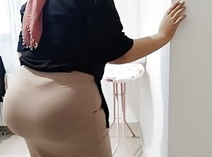 I love my stepmother&#039;s big ass so much I want to fuck her big ass.
