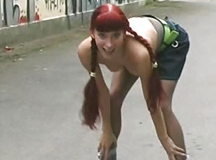 That cute redhead babe are showing her pussy on the public