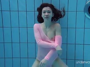 Roxalana Cheh, petite but strong, master of swimming