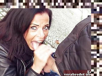 Sexdate mit deutscher dicke titten hausfrau in der Öffentlichkeit auf der Straße - Outdoor POV euro porn