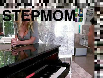 Blonde stepmom interrupts his piano play