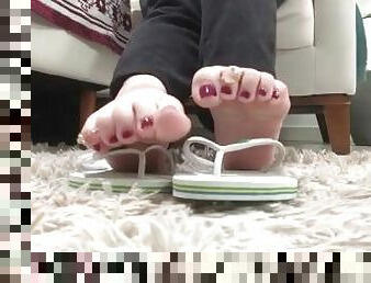 @tici_feet tici feet tici_feet showing soles and spreading toes using toerings (preview)