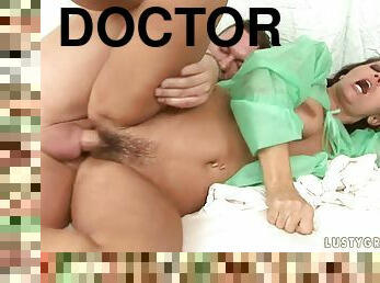 Doctor Has Fun With Raunchy Lady