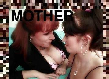 arousing stepmother and flirtatious stepdaughter playng together