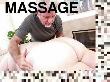 Hot Fatty Eliza Allure Enjoys a Pussy Stimulating Massage