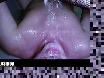 Golden shower in his mouth and piss on his face