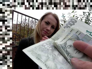 Insolent blonde enjoys the money for a nice fuck in the park