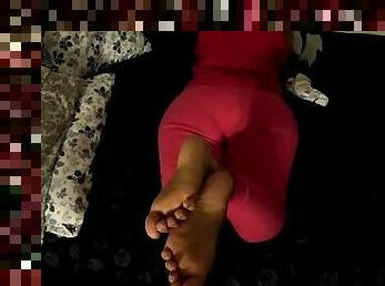 Latina with big ass shows her feet while playing on her phone