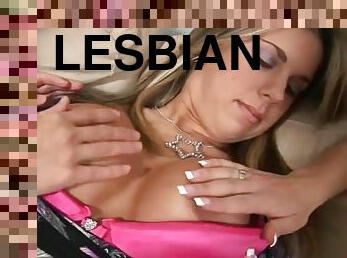 Horny ladies have a lesbian threesome just for you