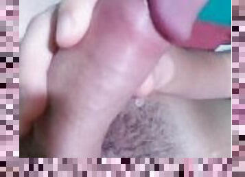 Jovencito se masturba lindo pene precoz