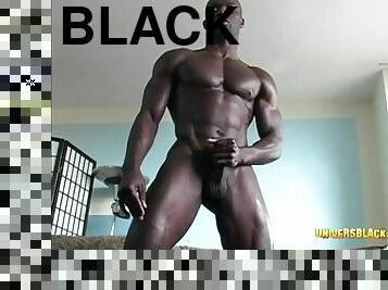 UniversBlack.com - A very muscular handsome guy masturbates