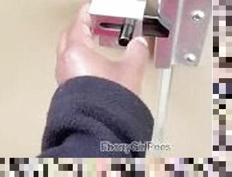 Ebony Girl Pees At Public Park Bathroom- Full Clip On Manyvids