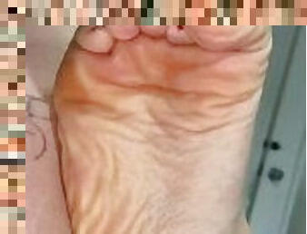 Creaming my sexy feet