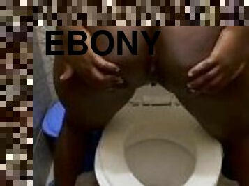 BIG ASS EBONY PEEING(PISSING)Alot on DOGGY STYLE like a Tap.