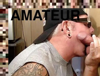 Amateur Gloryhole DILF sucks penis to get cum in mouth