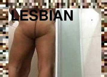 I take a shower with my lesbian friend and she fucks my pussy