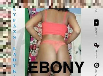 Ebony babe twerking