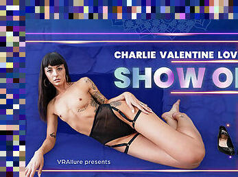 VRALLURE Charlie Loves To Show Off