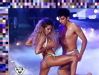 Cinthia Fernandez (Abbey Diaz) - Bailando 2011