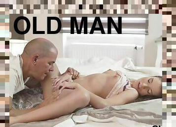 OLD4K. An old man analyzes the little mistress well in the bedroom