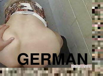 Enen sexy german im Badezimmer ficken