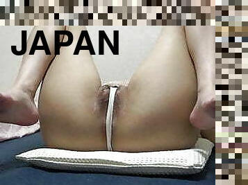Hot Japanese Girl Yua Shows Cameltoe in Tight Panties
