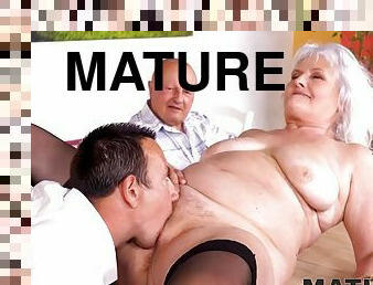 MATURE4K. Eccentric mature not shy to seduce waiter while husband watches