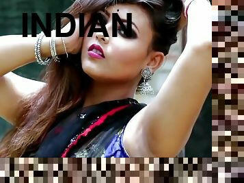 Omg! Indian girl hot boobs in saree