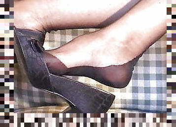 MILF Secretary in Fully Fashioned Nylons and Heels Part 2