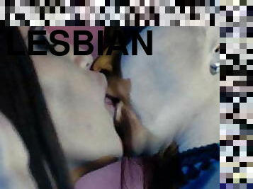 לסבית-lesbian, עיסוי, סאדו-מאזו, נשיקות, מלאך, ביקיני, שחרחורת, קעקוע