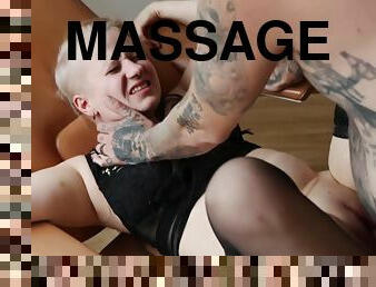 røv, kontor, udløsning, kæmpestor-pik, milf, massage, strømper, blond, tatovering