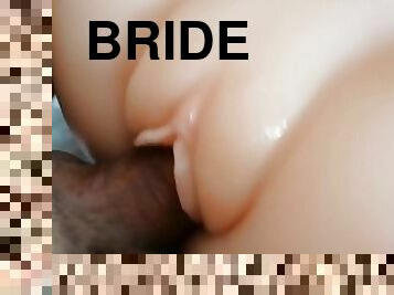 Cumshot again to a cute bride's pussy!