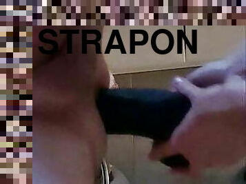 Geiler Dildo und Strapon Fick