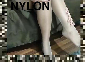 NYLON FEET SNIFFING, JERK OFF INSTRUCTIONS! CUM ON MY SOLES BOY!