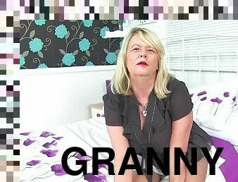 English Granny Elle Lubes Up Her Matured Fanny