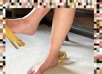 FLAT SHOE DANGLING AND FOOT FETISH SHOW WITH RED TOES
