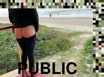 Like a baywatch - quickie sex on the public beach