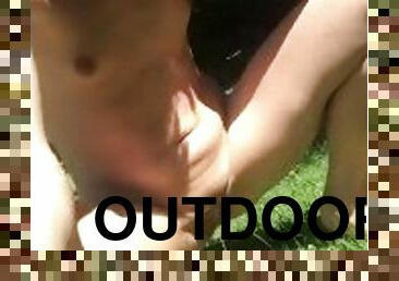 Late morning outdoor piss