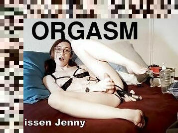Tranny Jenissen plays with her new big vibrator until orgasm