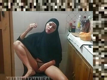 Pakistani wife in hijab Smoking and Showing Ass hole at Kitchen