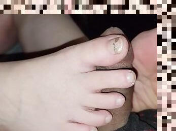 Jocelyn's Footplay - She likes Jimmy's Cock in her Toes