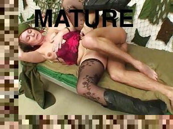 Mature woman disguised as a military man takes the recruit to fuck her big ass (MATURE AND PHAT ASSE