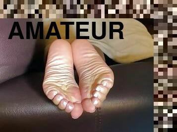 Getting my wrinkled soles blasted with a huge load of cum !
