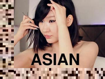 Asian girl masturbate with feet up