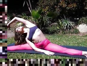 Super Horny Katie Kush Masturbates While Doing Yoga
