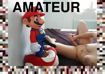 Je suis la pute (femme) de MARIO, il en est tout renversé !