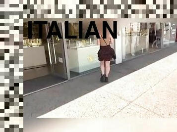 Sfondo il culone vergine alla sconosciuta incontrata al centro commerciale ! Dialoghi ita