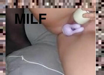Masturbating milf creams on 2 vibrating toys