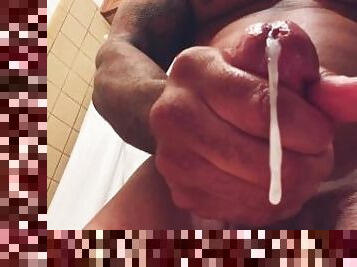 Pretty Dick dumps a hot load b4 shower????????????