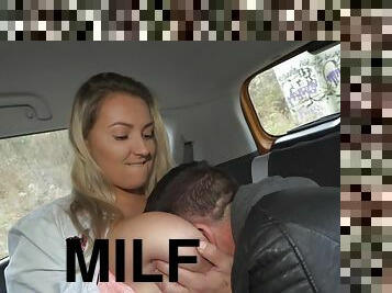 Huge tits MILF Crystal Swift has car sex